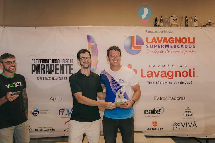 Piloto de Alfredo Chaves conquista título brasileiro de parapente e faz história no voo livre