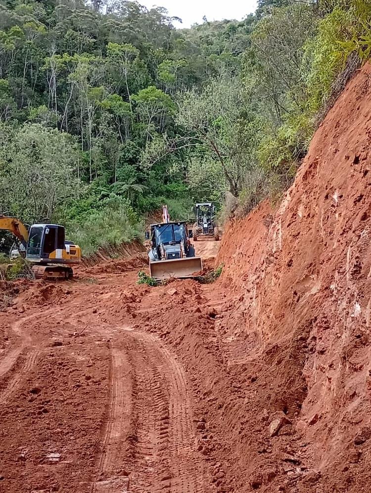 Prefeitura mantém frentes de trabalho na recuperação das estradas do interior