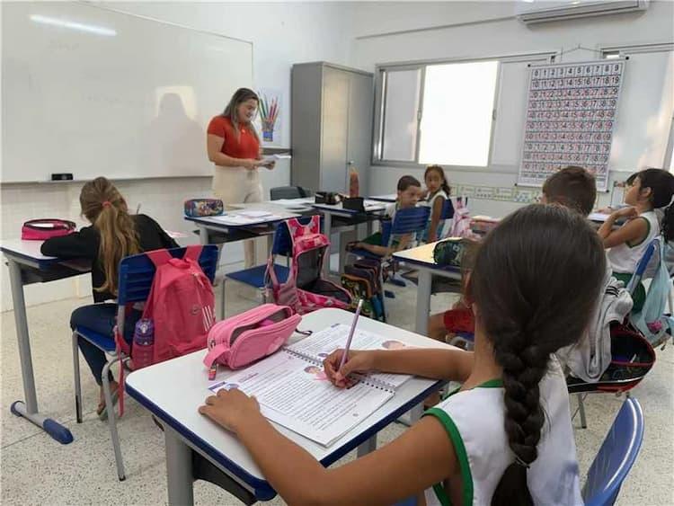 Alfredo Chaves institui Política Municipal de Alfabetização com lei sancionada no Dia do Professor
