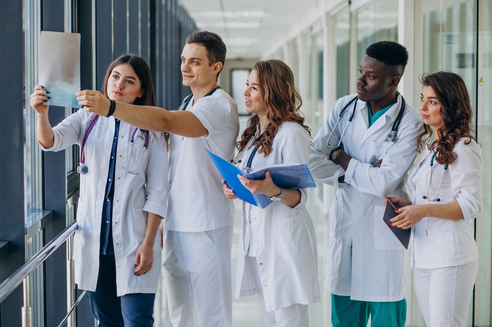 Congresso torna Enamed obrigatório para exercer medicina