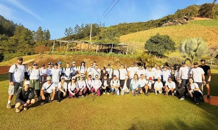 1ª Subida ao Monte Redentor reuniu cerca de 80 participantes e revelou belezas da região