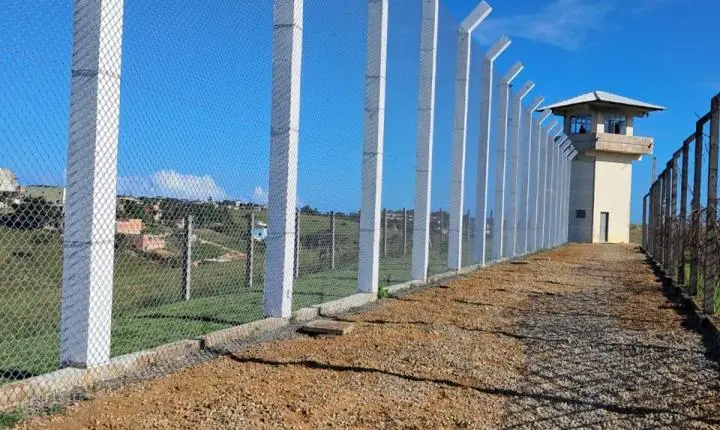 Alambrados produzidos em Xuri fortalecem segurança nas unidades prisionais do Estado
