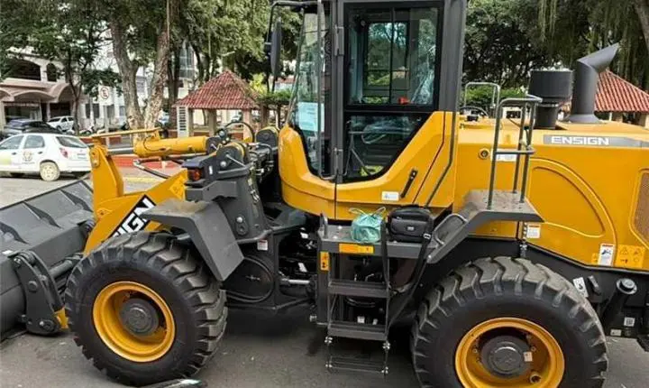 Alfredo Chaves recebe pá carregadeira e investimentos para infraestrutura e saúde