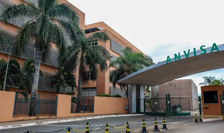 Anvisa proíbe fabricação e venda de 12 produtos de limpeza 