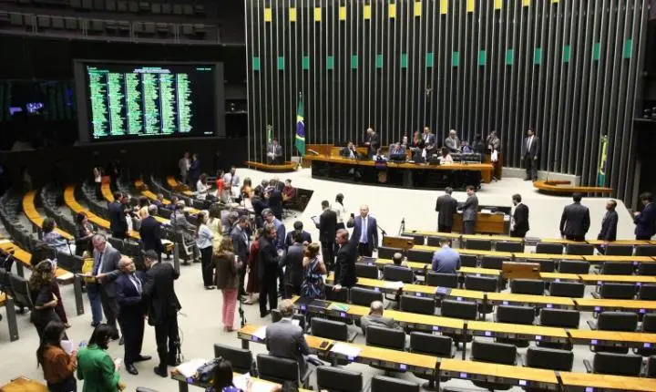 Câmara pode votar proposta que obriga SUS a aceitar exames da rede privada