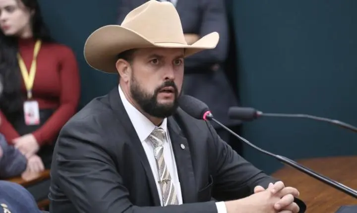 Comissão aprova projeto que muda regras para homenagens em rodovias federais