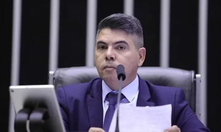 Deputado Messias Donato propõe sustar decreto de Lula sobre educação especial
