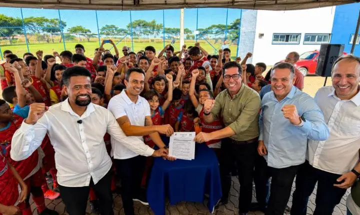 Em 11 cidades, Marcelo Santos inaugura e autoriza novos Campos Bom de Bola pelo Estado