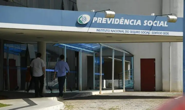 Entra em vigor lei que viabiliza gastos do INSS com novo salário-paternidade