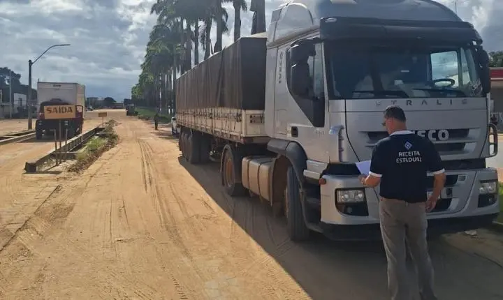 Fiscalização flagra transporte irregular de carga de café avaliada em mais de R$ 500 mil no Norte do Estado