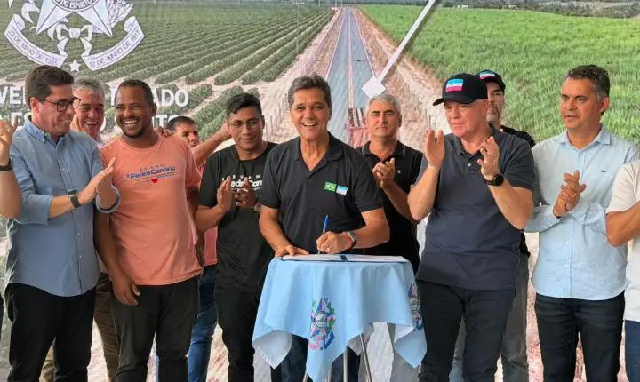Governador entrega obras e anuncia novos investimentos em Pedro Canário
