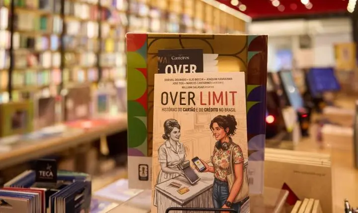Livro resgata sete décadas de crédito e cartões no Brasil