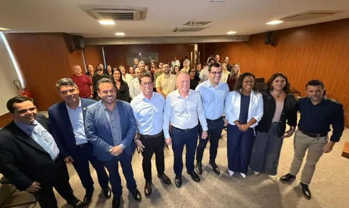 Marcelo Santos reúne pré-candidatos e projeta bancada de até oito deputados estaduais pela federação