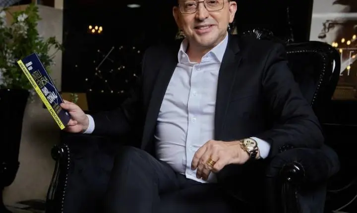 Mentor dos mentores: o homem por trás de nomes como Joel Jota, Walcyr Carrasco e Natália Guimarães