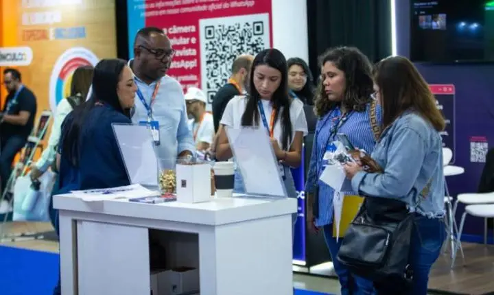 Metodologia visa apoiar gestores na avaliação de programas bilíngues e evolução real dos alunos