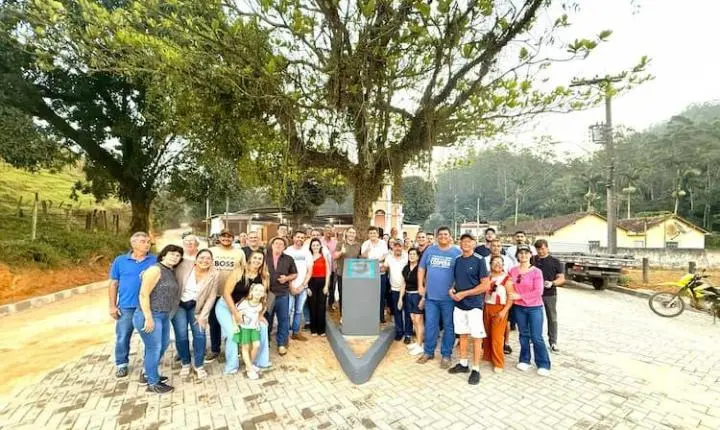 Moradores de Nova Mântua inauguram e comemoram obras de pavimentação