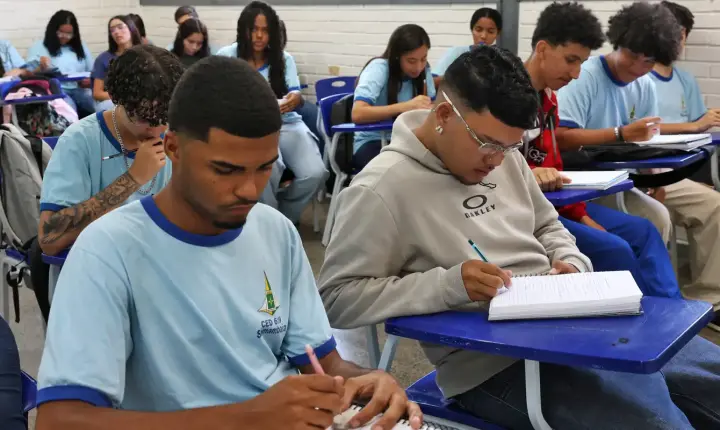 Pé-de-Meia: nascidos em setembro e outubro recebem parcela de R$ 200
