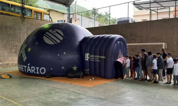 Planetário móvel leva experiência astronômica a estudantes de Alfredo Chaves
