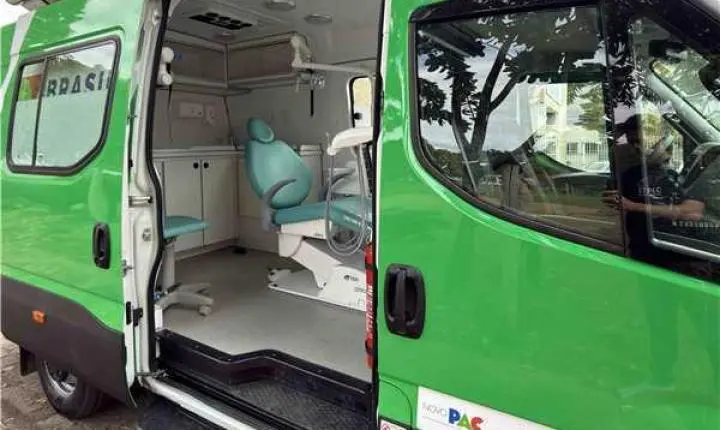 Prefeitura de Alfredo Chaves recebe unidade odontológica móvel