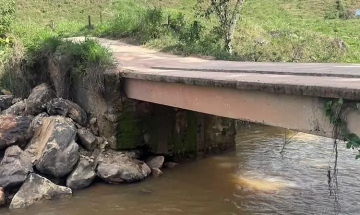 Prefeitura interdita tráfego de veículos pesados na ponte da comunidade de Duas Pontes