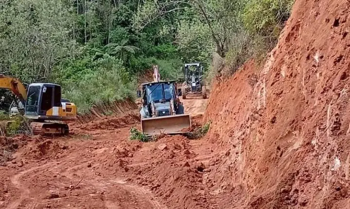 Prefeitura mantém frentes de trabalho na recuperação das estradas do interior